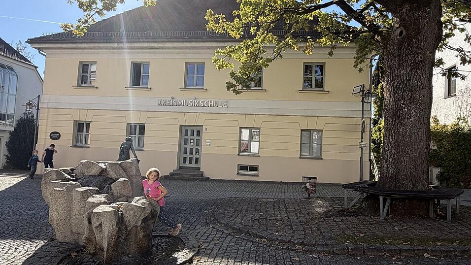 Wie es mit der Verwaltung der Kreismusikschule weitergeht und ob durch eine Zusammenlegung mit der Vhs Synergieeffekte entstehen, soll noch genauer untersucht werden.