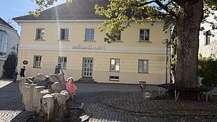 Wie es mit der Verwaltung der Kreismusikschule weitergeht und ob durch eine Zusammenlegung mit der Vhs Synergieeffekte entstehen, soll noch genauer untersucht werden. Wie es mit der Verwaltung der Kreismusikschule weitergeht und ob durch eine Zusammenlegung mit der Vhs Synergieeffekte entstehen, soll noch genauer untersucht werden.