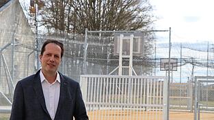 Dr. Johannes Schwerdtner, Chefarzt der forensischen Psychiatrie am Bezirksklinikum Mainkofen, wird vorerst vom Dienst freigestellt. 