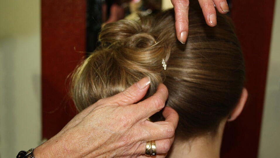 Alles mit Haarnadeln feststecken. Alles mit Haarnadeln feststecken.