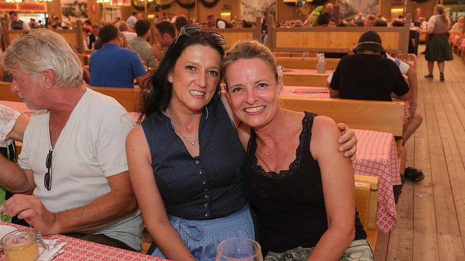 Die Partybilder vom Mittwoch, 16. August 2023, aus dem Festzelt Krönner. Die Partybilder vom Mittwoch, 16. August 2023, aus dem Festzelt Krönner.