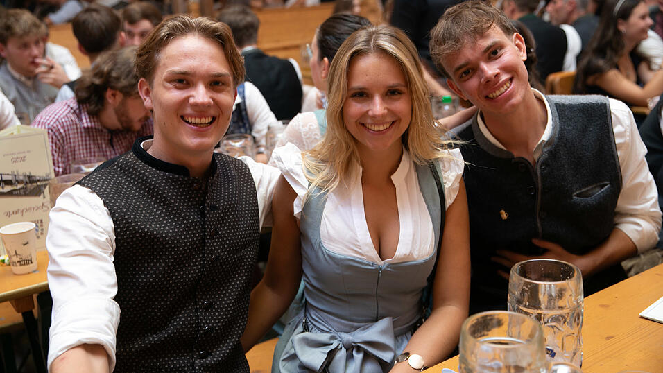 Die Partybilder vom Freitag, 8. August, aus dem Festzelt Reisinger. Die Partybilder vom Freitag, 8. August, aus dem Festzelt Reisinger.