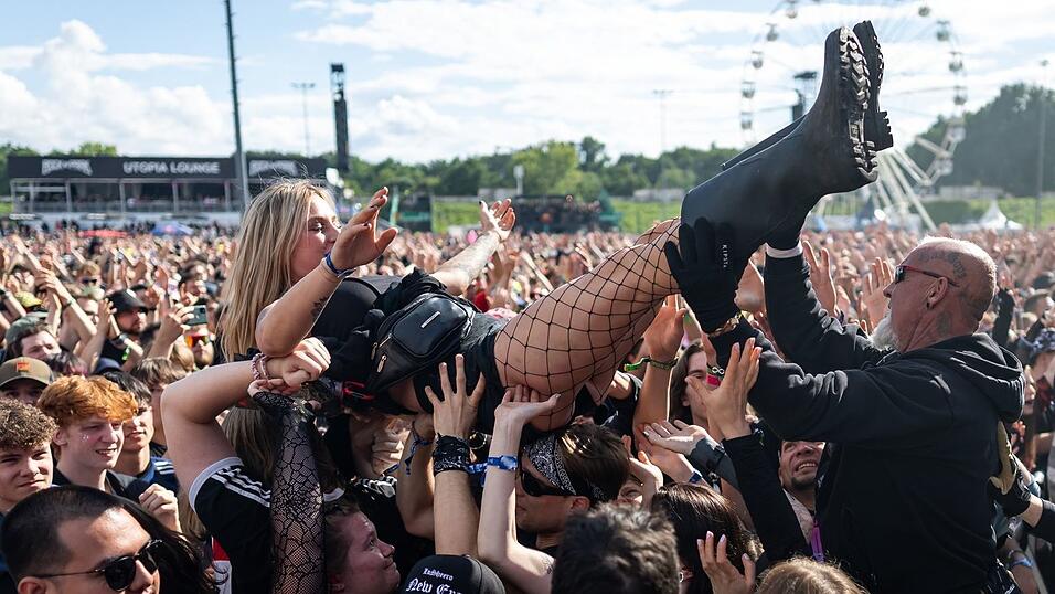 Nach Regen am Morgen kam am ersten Festivaltag sp&auml;ter die Sonne raus.