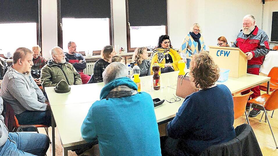 13 stimmberechtigte CFW-Mitglieder sowie weitere Zuhörer hatten sich am Donnerstagvormittag in der alten Feuerwache eingefunden, um Günter Stelzer im zweiten Anlauf zum Bürgermeister-Kandidaten zu wählen. 13 stimmberechtigte CFW-Mitglieder sowie weitere Zuhörer hatten sich am Donnerstagvormittag in der alten Feuerwache eingefunden, um Günter Stelzer im zweiten Anlauf zum Bürgermeister-Kandidaten zu wählen.