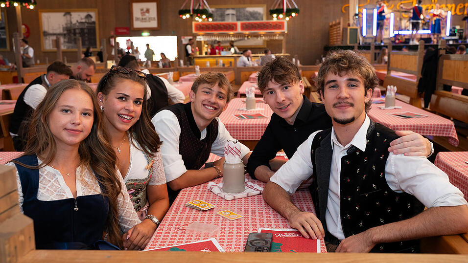 Die Partybilder vom Mittwoch, 12. August, aus dem Festzelt Krönner. Die Partybilder vom Mittwoch, 12. August, aus dem Festzelt Krönner.