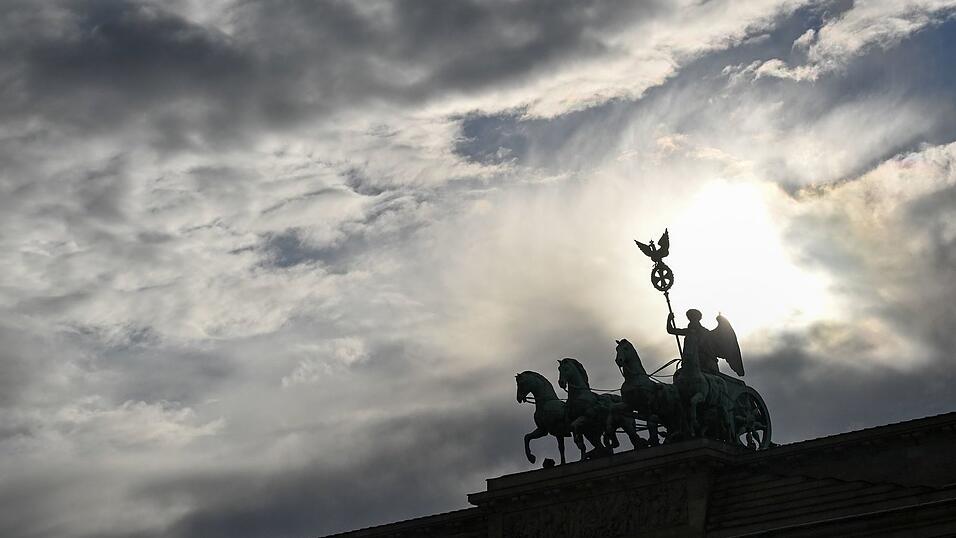 Die Gefühlslage der Nation ist nach Einschätzung des Psychologen Stephan Grünewald derzeit schwierig und stark von Verdrängung geprägt (Archivbild).