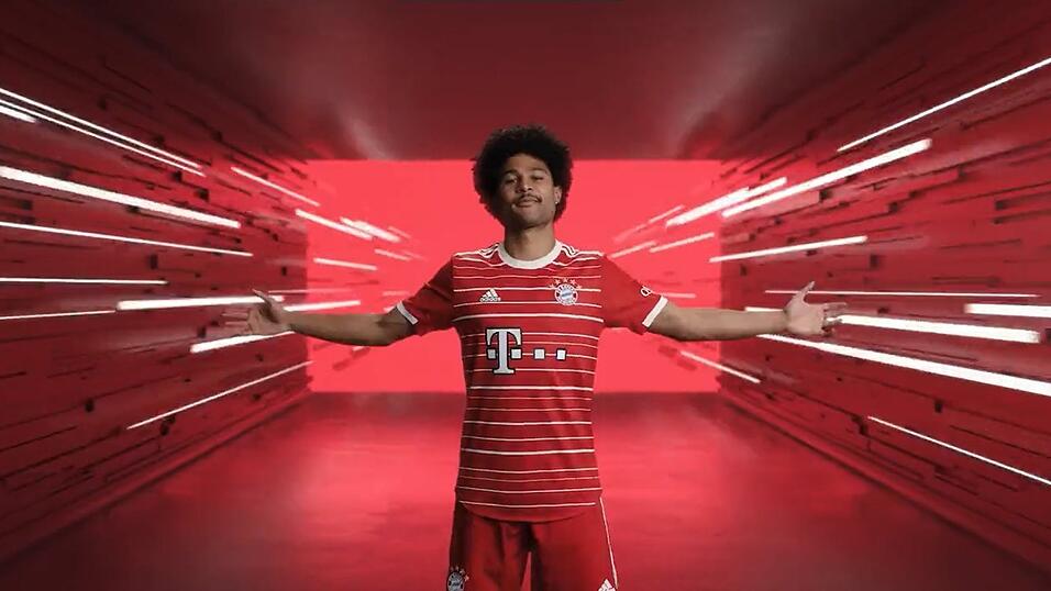 Serge Gnabry im neuen Trikot der Bayern.