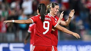 Nationalstürmerin Klara Bühl (r.): Wichtiges 1:0 bei Benfica Lissabon. (Archivbild) Nationalstürmerin Klara Bühl (r.): Wichtiges 1:0 bei Benfica Lissabon. (Archivbild)