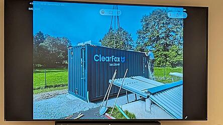 So sieht der Container mit dem Festbettreaktor aus, der knapp einen Monat nach dem Ausfall der Kl&auml;ranlage installiert wurde.