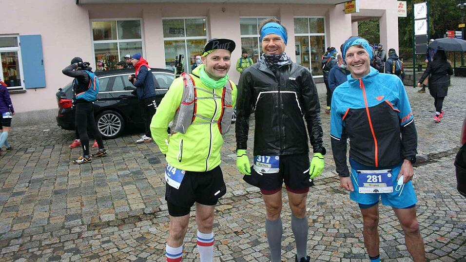 Flori Kiesl, Markus Mingo und Franz Hacker sind vor dem Start zum Chiemgau-Trail-Run 2020 guter Dinge. Flori Kiesl, Markus Mingo und Franz Hacker sind vor dem Start zum Chiemgau-Trail-Run 2020 guter Dinge.