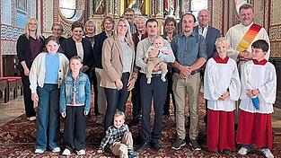 Die Eltern Georg und Julia Hastreiter sowie der Taufpate Andreas Hastreiter standen dem Täufling aus Großaign zur Seite. Die Eltern Georg und Julia Hastreiter sowie der Taufpate Andreas Hastreiter standen dem Täufling aus Großaign zur Seite.