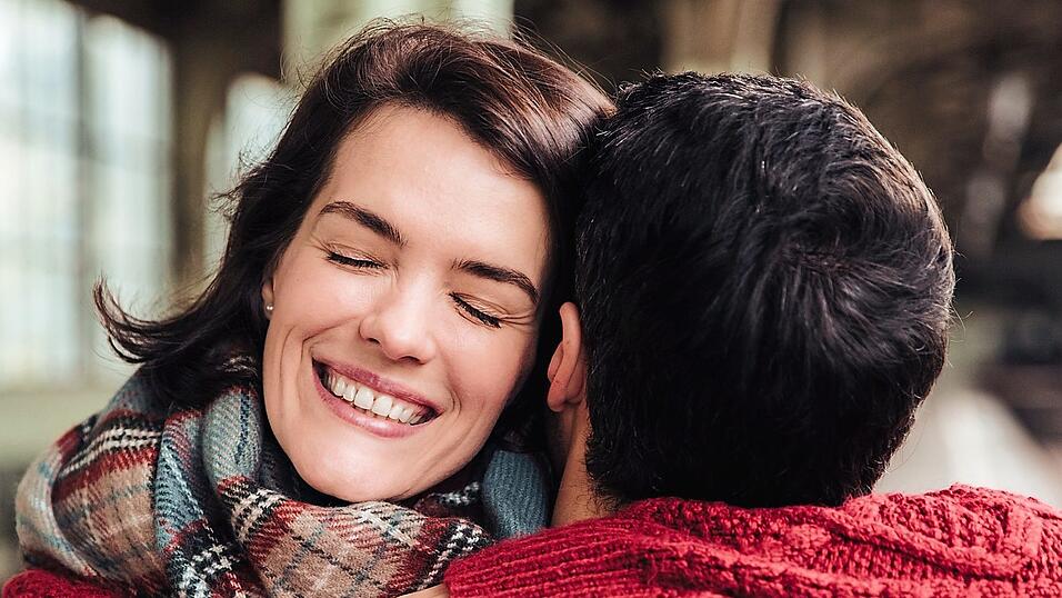 Lange nicht mehr gesehen? Dann ist eine Umarmung &uuml;berf&auml;llig. Studien beweisen: K&ouml;rperliche N&auml;he wirkt hervorragend als Anti-Stress-Blocker oder Schmerztr&ouml;ster. Auch das Immunsystem wird robuster.