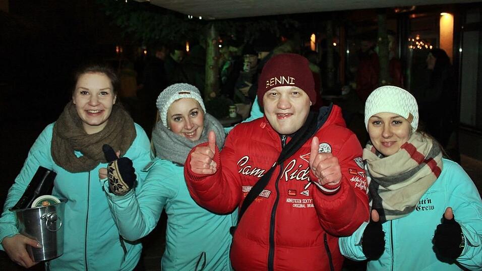 Der Christkindlmarkt und die Weihnachtspyramide geh&ouml;ren in der Adventszeit zu den beliebtesten Treffpunkten in Landshut.