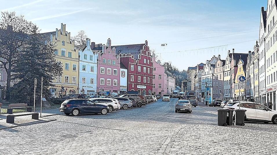 Die Neugestaltung des Dreifaltigkeitsplatzes, so die Überzeugung des Vereins Architektur und Kunst, dürfe nicht daran scheitern, „dass einige Stellplätze entfallen oder derzeit keine Mittel bereitstehen“.