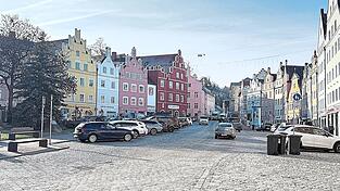 Die Neugestaltung des Dreifaltigkeitsplatzes, so die Überzeugung des Vereins Architektur und Kunst, dürfe nicht daran scheitern, „dass einige Stellplätze entfallen oder derzeit keine Mittel bereitstehen“.