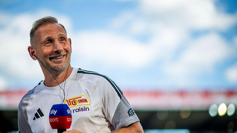 Vor Anpfiff gute Laune: Union Berlins Trainer Mauro Lustrinelli. Vor Anpfiff gute Laune: Union Berlins Trainer Mauro Lustrinelli.
