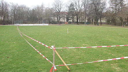 Die Pl&auml;ne des Volleyballvereins Nawaro, auf der Liegewiese des Freibads eine Beachvolleyballanlage zu errichten, wurden vom Aufsichtsrat der Stadtwerke einstimmig abgelehnt.