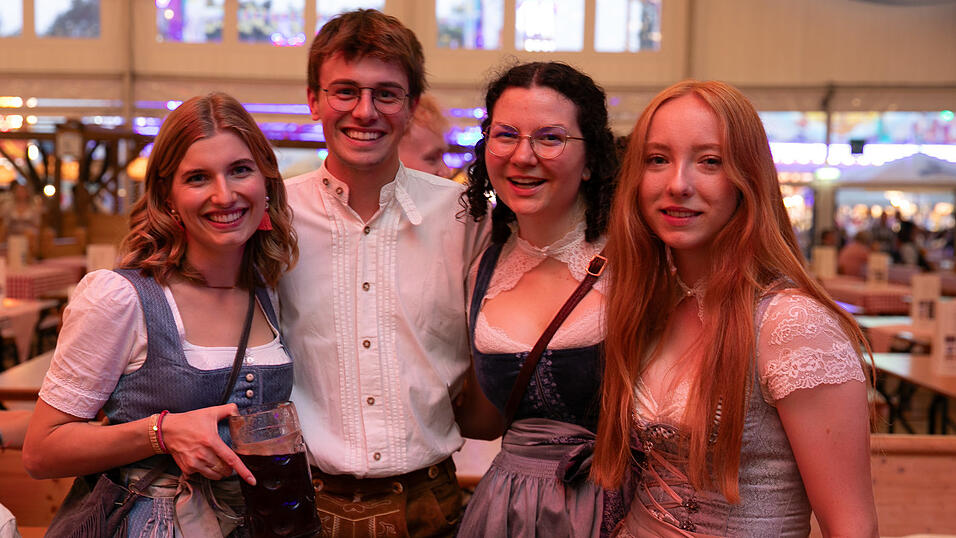Die Partybilder vom Montag, 11. August, aus dem Festzelt Reisinger. Die Partybilder vom Montag, 11. August, aus dem Festzelt Reisinger.