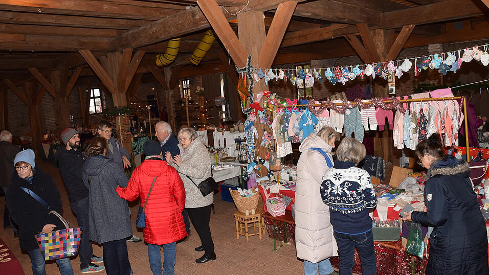 14 Aussteller sind diesmal beim Adventsmarkt der Hobbykünstler dabei.