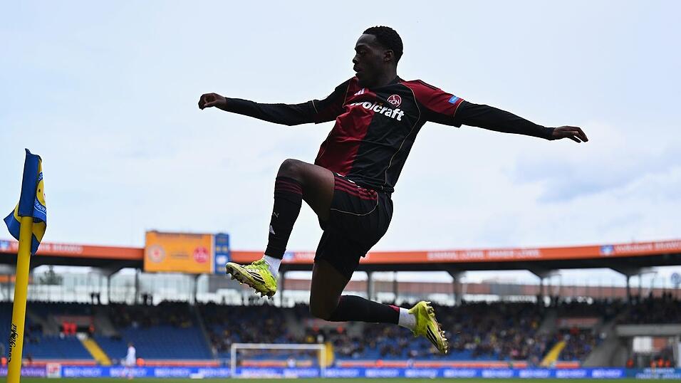 Rabby Nzingoula ist erstmals für den 1. FC Nürnberg erfolgreich. Rabby Nzingoula ist erstmals für den 1. FC Nürnberg erfolgreich.