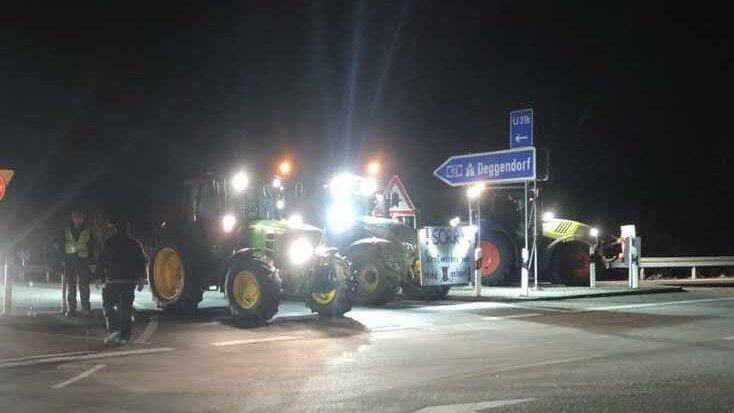 Die Autobahnzufahrten werden wie angekündigt blockiert.