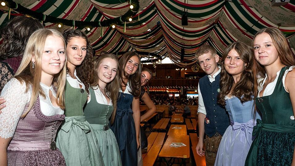 Die Partybilder vom Montag, 17. August, aus dem Festzelt Weckmann. Die Partybilder vom Montag, 17. August, aus dem Festzelt Weckmann.