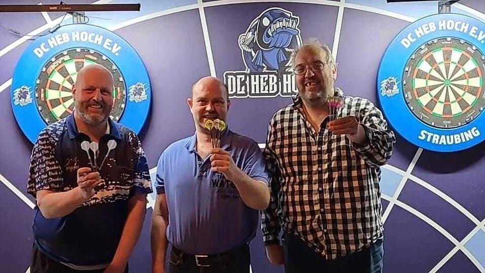 Hannes Plank (l.) und Markus Dully (re.) sind bereits in der Zweiten E-Dart-Mannschaft, Markus Klankermeier (Mitte) wird demnächst zum Team stoßen.