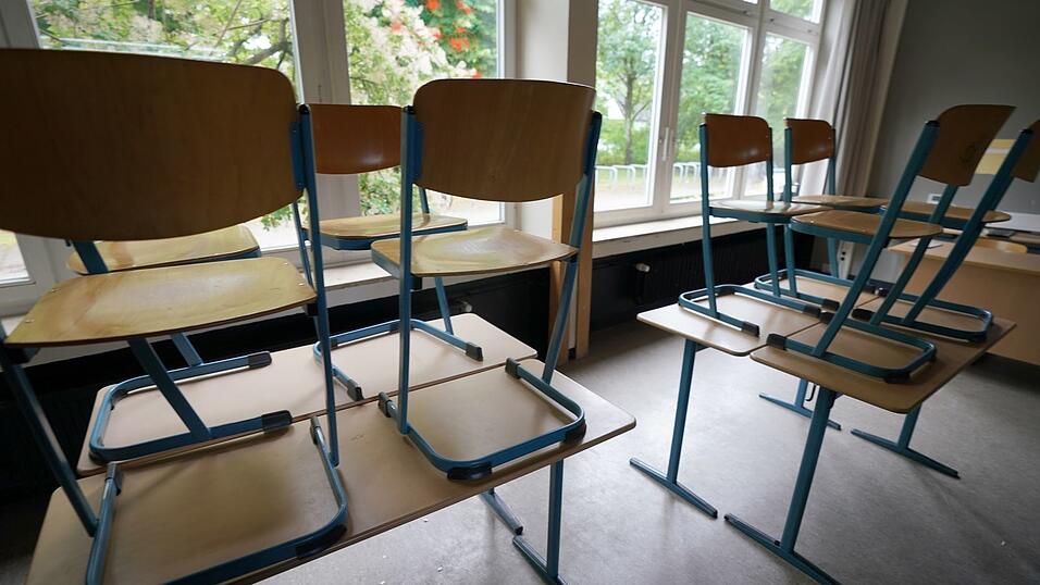 Die Schülerinnen und Schüler in Bayern und Baden-Württemberg starten immer als letzte in die Sommerferien. (Symbolbild) Die Schülerinnen und Schüler in Bayern und Baden-Württemberg starten immer als letzte in die Sommerferien. (Symbolbild)
