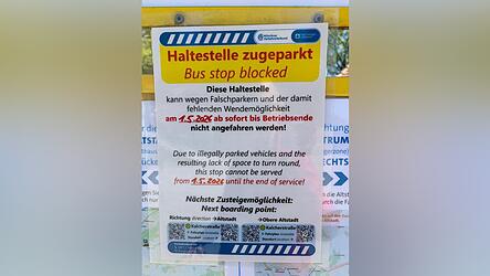 Vor Kurzem konnte die Haltestelle am Hofgartenparkplatz nicht mehr bedient werden. Als Grund gaben die Stadtwerke Falschparker an. Der Bus hatte keine Wendemöglichkeit mehr. Vor Kurzem konnte die Haltestelle am Hofgartenparkplatz nicht mehr bedient werden. Als Grund gaben die Stadtwerke Falschparker an. Der Bus hatte keine Wendemöglichkeit mehr.