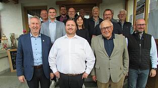 Geschlossen stärkt der CSU Ortsverband Geiersthal ihrem Bürgermeisterkandidaten Dominik Englmeier (Mitte) den Rücken. Mit dabei Helmut Plenk (l.) und Alfons Fleischmann (r.).