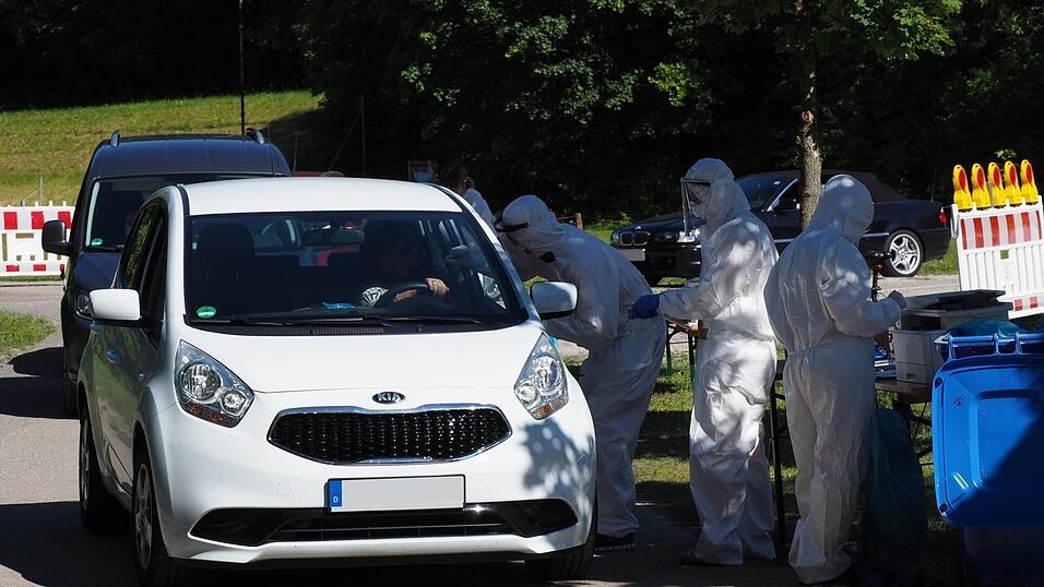 Am heutigen Dienstag wird in Dingolfing eine zweite Corona-Teststation im Landkreis in Betrieb genommen. Grund dafür sind die zahlreichen Infektionen auf einem landwirtschaftlichen Betrieb in Mamming. Am heutigen Dienstag wird in Dingolfing eine zweite Corona-Teststation im Landkreis in Betrieb genommen. Grund dafür sind die zahlreichen Infektionen auf einem landwirtschaftlichen Betrieb in Mamming.