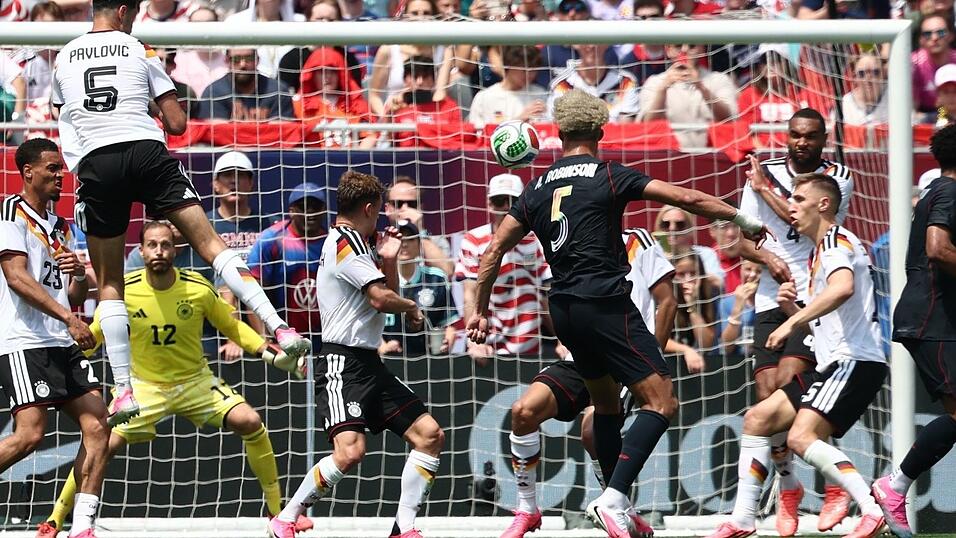 Antonee Robinson trifft spektakulär für die ZSA gegen die DFB-Elf. Antonee Robinson trifft spektakulär für die ZSA gegen die DFB-Elf.