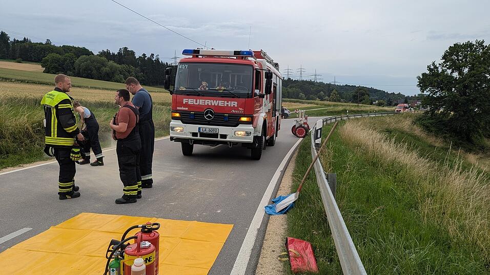 Drei Feuerwehren aus Niederaichbach, Oberaichbach und Wörth wurden angefordert.