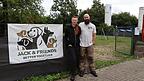 Franzi und Marco Kilger vor dem Hundetrainingsplatz im Haslet in Wörth.
