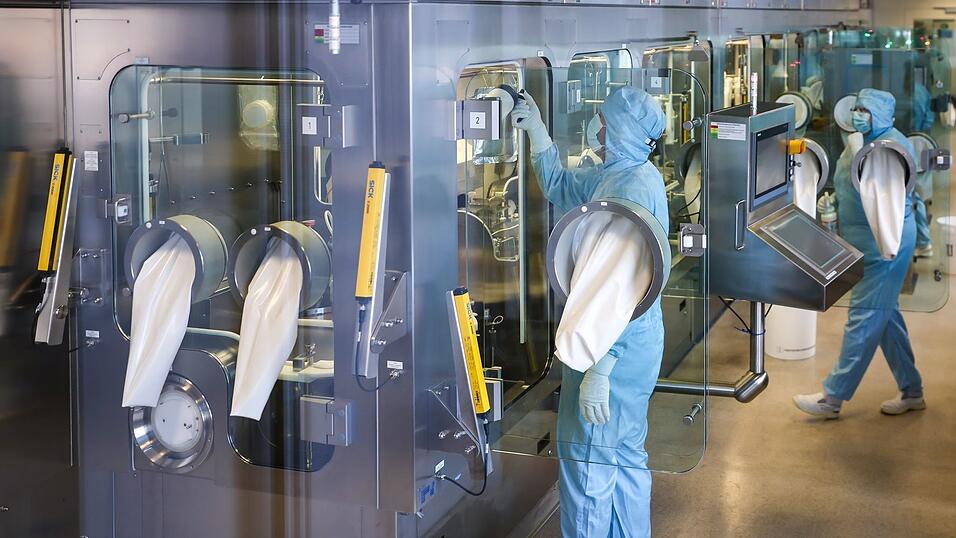 Der Pharmakonzern Merz will mehr als 100 Millionen Euro in seinen Standort Dessau-Roßlau investieren und dort rund 150 zusätzliche Arbeitsplätze schaffen. (Archivbild) Der Pharmakonzern Merz will mehr als 100 Millionen Euro in seinen Standort Dessau-Roßlau investieren und dort rund 150 zusätzliche Arbeitsplätze schaffen. (Archivbild)