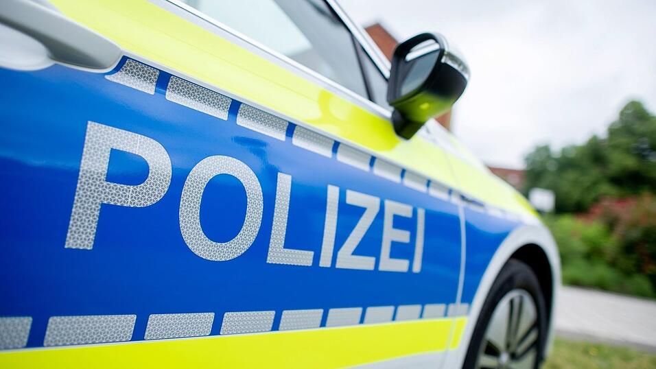 Bei der Unfallaufnahme erkennen die Beamten den 31-jährigen Fahrer wieder. (Symbolbild) Bei der Unfallaufnahme erkennen die Beamten den 31-jährigen Fahrer wieder. (Symbolbild)