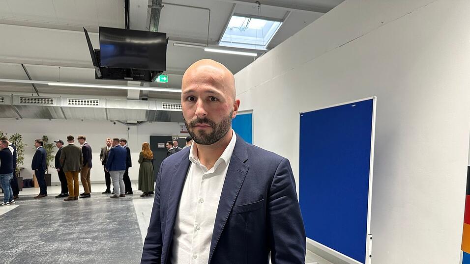 Der AfD-Abgeordnete Schmidt wurde nach eigenen Angaben auf dem Weg zur Veranstaltung geschlagen.