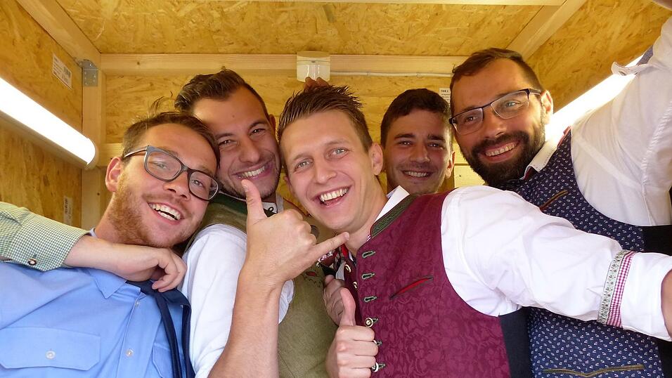 In der Fotobox ging es zuweilen ganz sch&ouml;n eng zu.