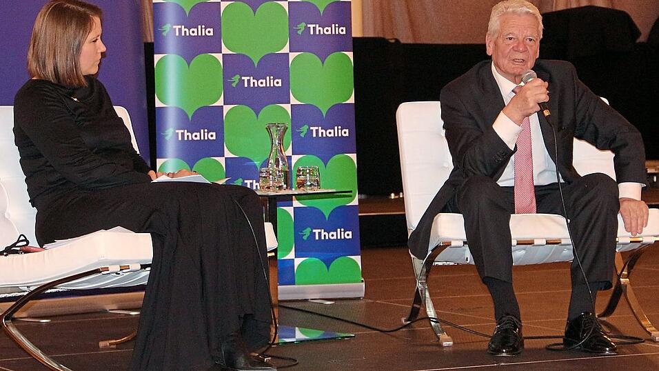 Carolin Wagner befragte Joachim Gauck unter anderem zur Gefährdung durch die AfD. Carolin Wagner befragte Joachim Gauck unter anderem zur Gefährdung durch die AfD.