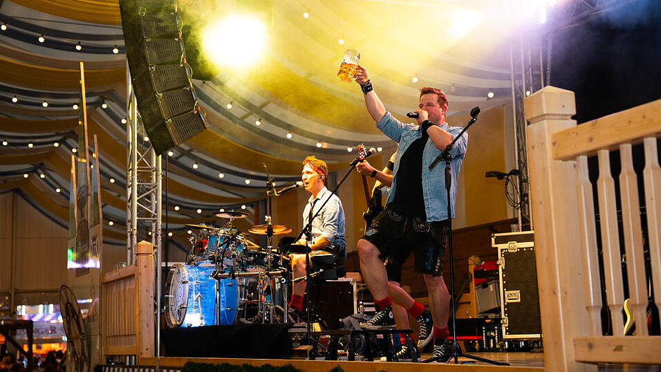 Die Partybilder vom Montag, 17. August, aus dem Festzelt Reisinger. Die Partybilder vom Montag, 17. August, aus dem Festzelt Reisinger.
