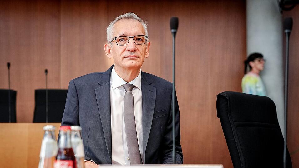 BND-Präsident Martin Jäger warnt vor einer Eskalation mit Russland: «Wir stehen schon heute im Feuer.» BND-Präsident Martin Jäger warnt vor einer Eskalation mit Russland: «Wir stehen schon heute im Feuer.»