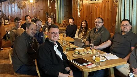 Der Festausschuss bei den Vorbereitungen auf das gro&szlig;e Fest