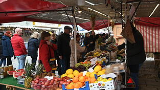 Auch frisches Obst und Gemüse wurde am Sonntag angeboten. Auch frisches Obst und Gemüse wurde am Sonntag angeboten.