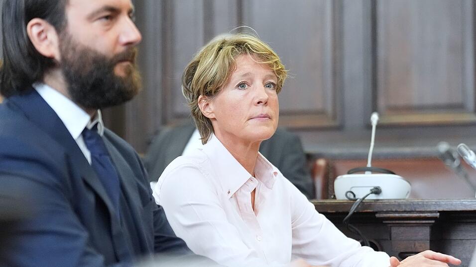 Christina Block bestreitet die Vorwürfe der Anklage. Christina Block bestreitet die Vorwürfe der Anklage.