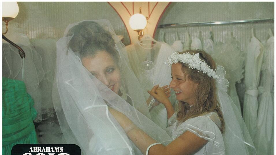 In dem Nazi-Drama 'Abrahams Gold' spielte Daniela Schötz die Tochter von Hanna Schygulla. In dem Nazi-Drama 'Abrahams Gold' spielte Daniela Schötz die Tochter von Hanna Schygulla.