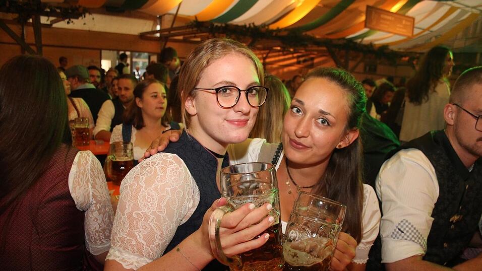 Auch am Samstagabend strömten viele Landshuter zur Dult. Auch am Samstagabend strömten viele Landshuter zur Dult.