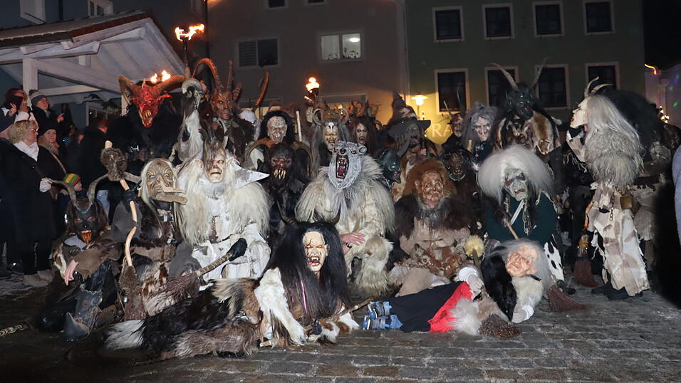 Mehrere hundert Zuschauer verfolgten das eindrucksvolle Spektakel.