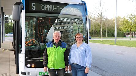 Wolfgang Bogie und Sandra Sch&ouml;nherr kl&auml;rten &uuml;ber die aktuellen Probleme im &Ouml;PNV auf.