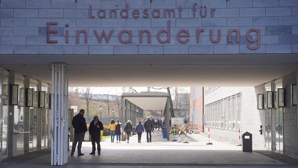 In Berlin wurden laut Mediendienst Integration im vergangenen Jahr rund 36.100 Anträge auf Einbürgerung gestellt. (Symbolbild) In Berlin wurden laut Mediendienst Integration im vergangenen Jahr rund 36.100 Anträge auf Einbürgerung gestellt. (Symbolbild)