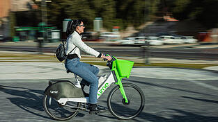 E-Bikes von Lime sind ab sofort in der Stadt unterwegs.
